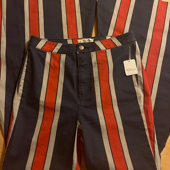 Free people Just Float On Printed Flare Jeans $98 - Picture 11 of 11